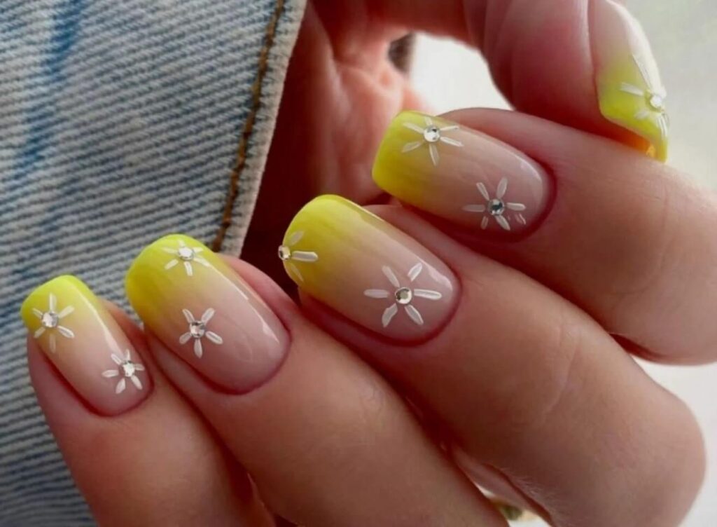 Sunshine Daisy French Manicure 